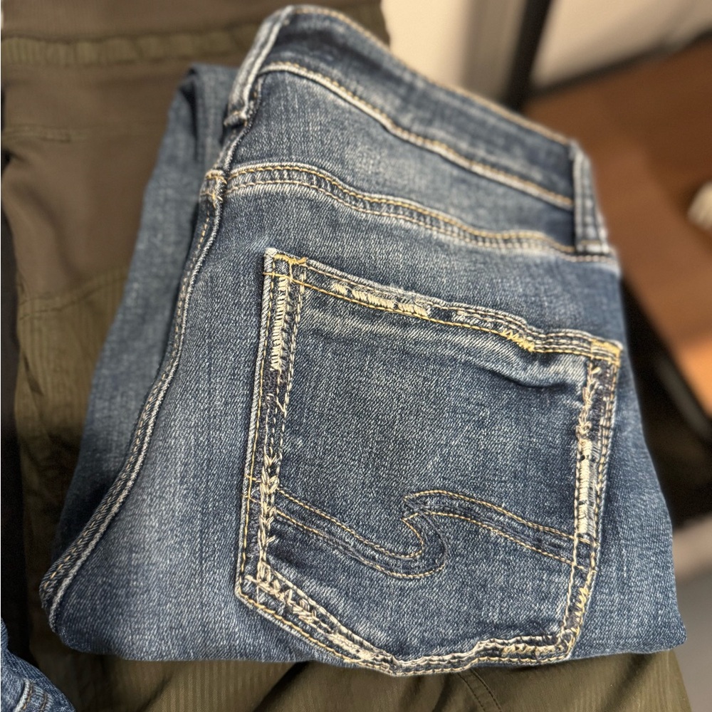 SILVER JEANS | Jeans | W26 L23.5 | Medium/ Dark Wash